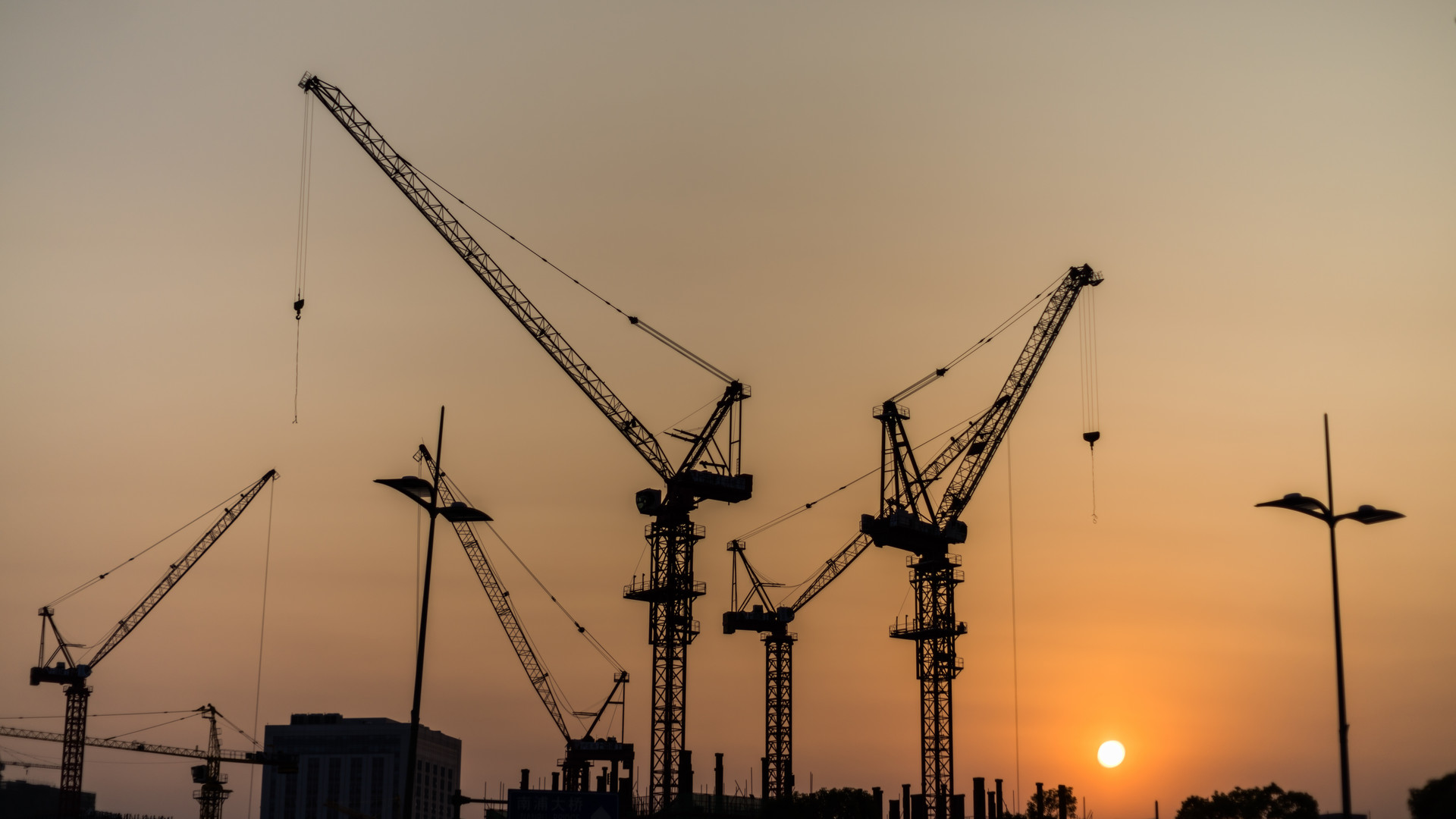 起重機(jī)械設(shè)備介紹、分類、養(yǎng)護(hù)問題匯總